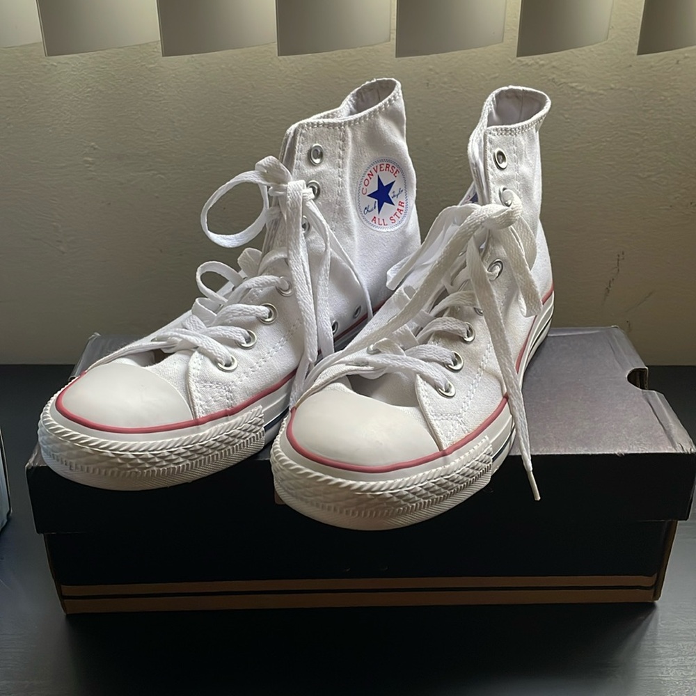 Converse All-Stars White Mens size 8 women’s size 10 high tops sneakers